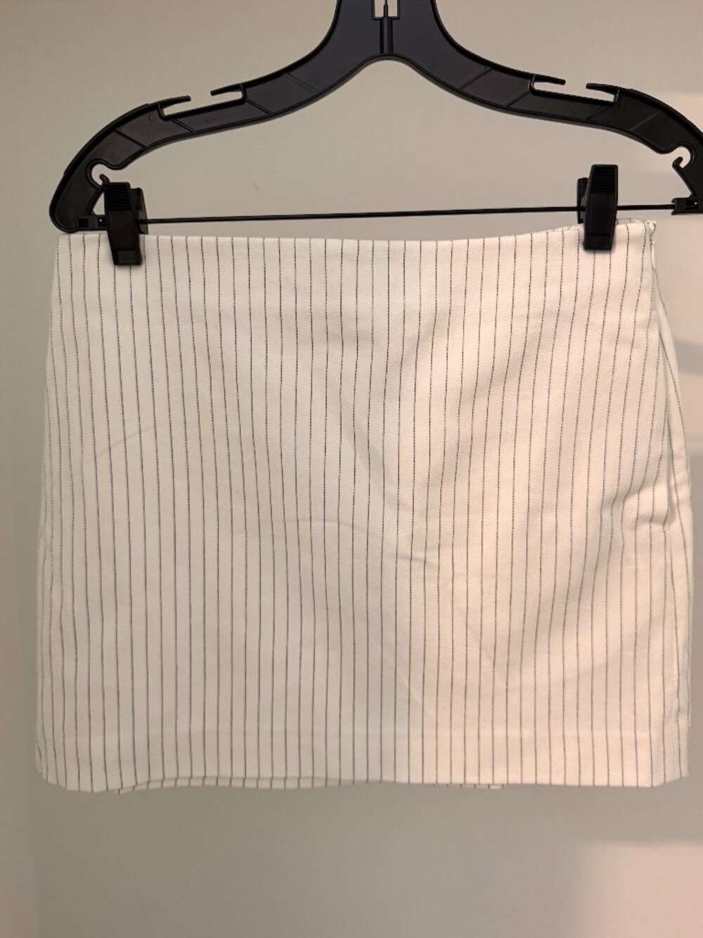 Saint Art White Pinstripe Mini Skirt – Size S